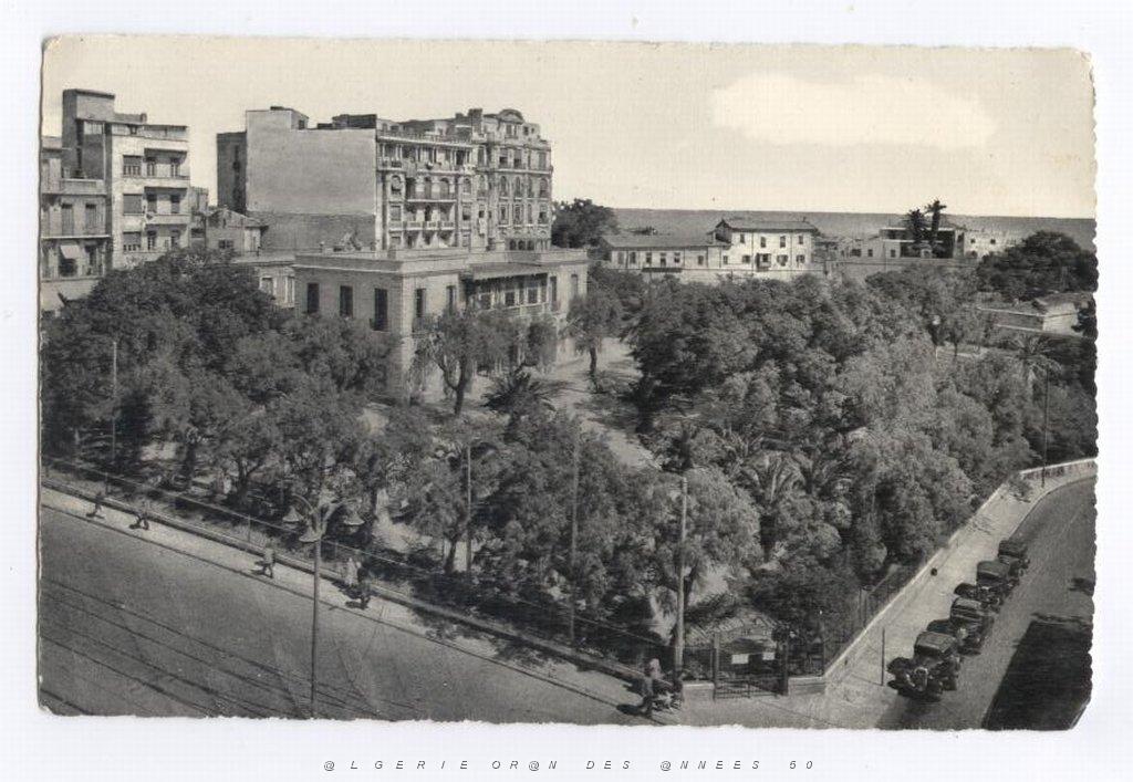 ORAN LE CERCLE MILITAIRE.jpg